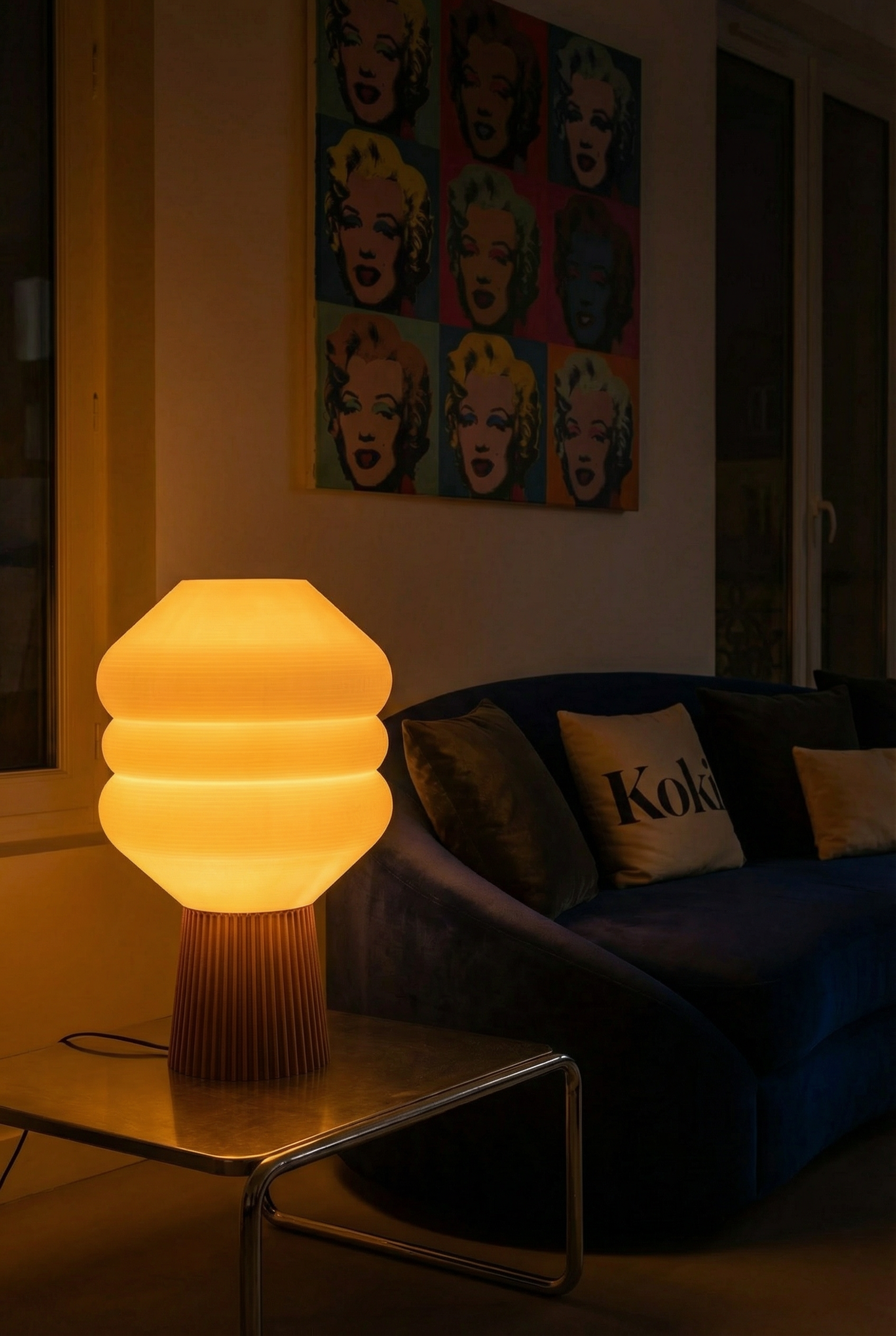 Big Koki Terracotta allumée la nuit — ambiance chaleureuse, lampe biosourcée 3D Made in Paris | Koki Design