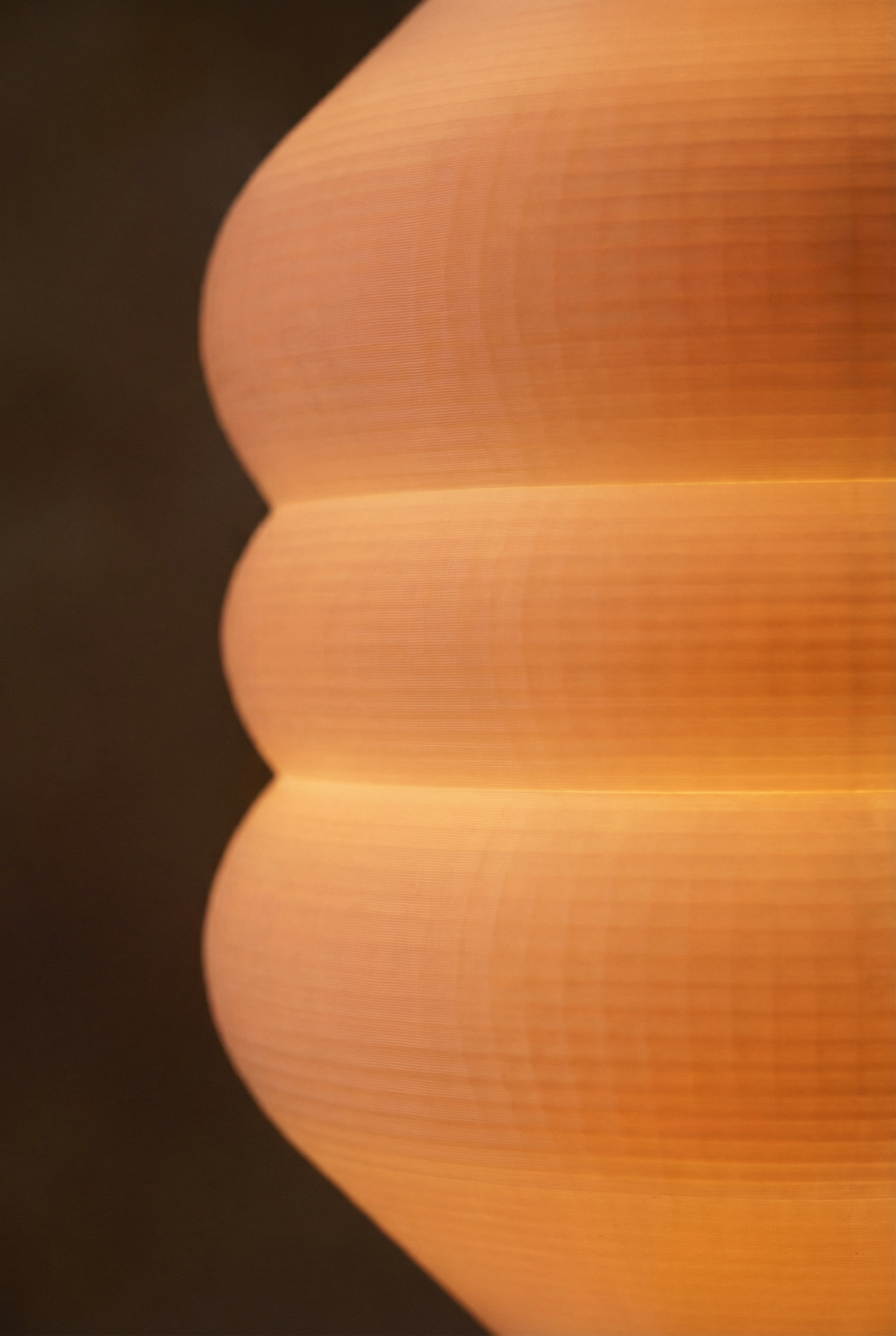 Macro texture PLA biosourcé lampe Koki — matériau compostable, impression 3D artisanale à Paris | Koki Design