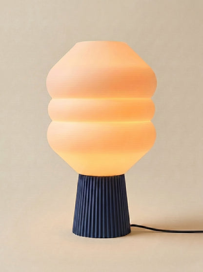 Big Koki Bleu Nuit — Lampe à poser design biosourcée